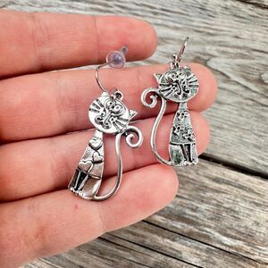 Vintage Jewelry Silver tone whimsical cat earrings